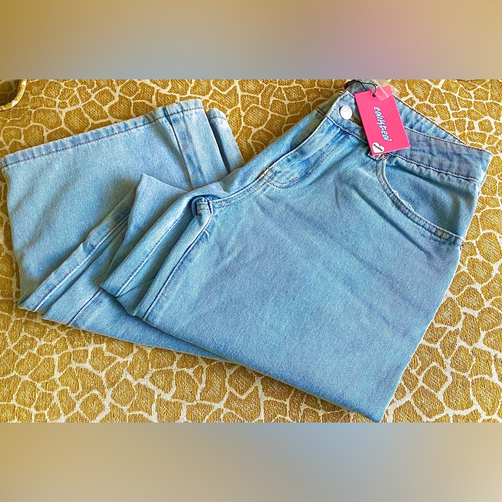 Petite Raelynn Washed Low Rise Jeans